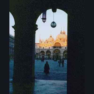 move over a view of San Marco showing the cluster of domes on the top...