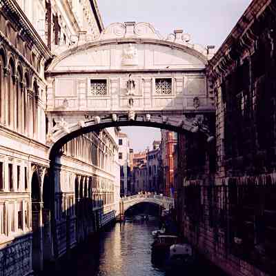 Ideally, I'd like the text to appear on screen gradually in chunks, with visual backgrounds/contexts. If you look at the Bridge of Sighs in Venice...